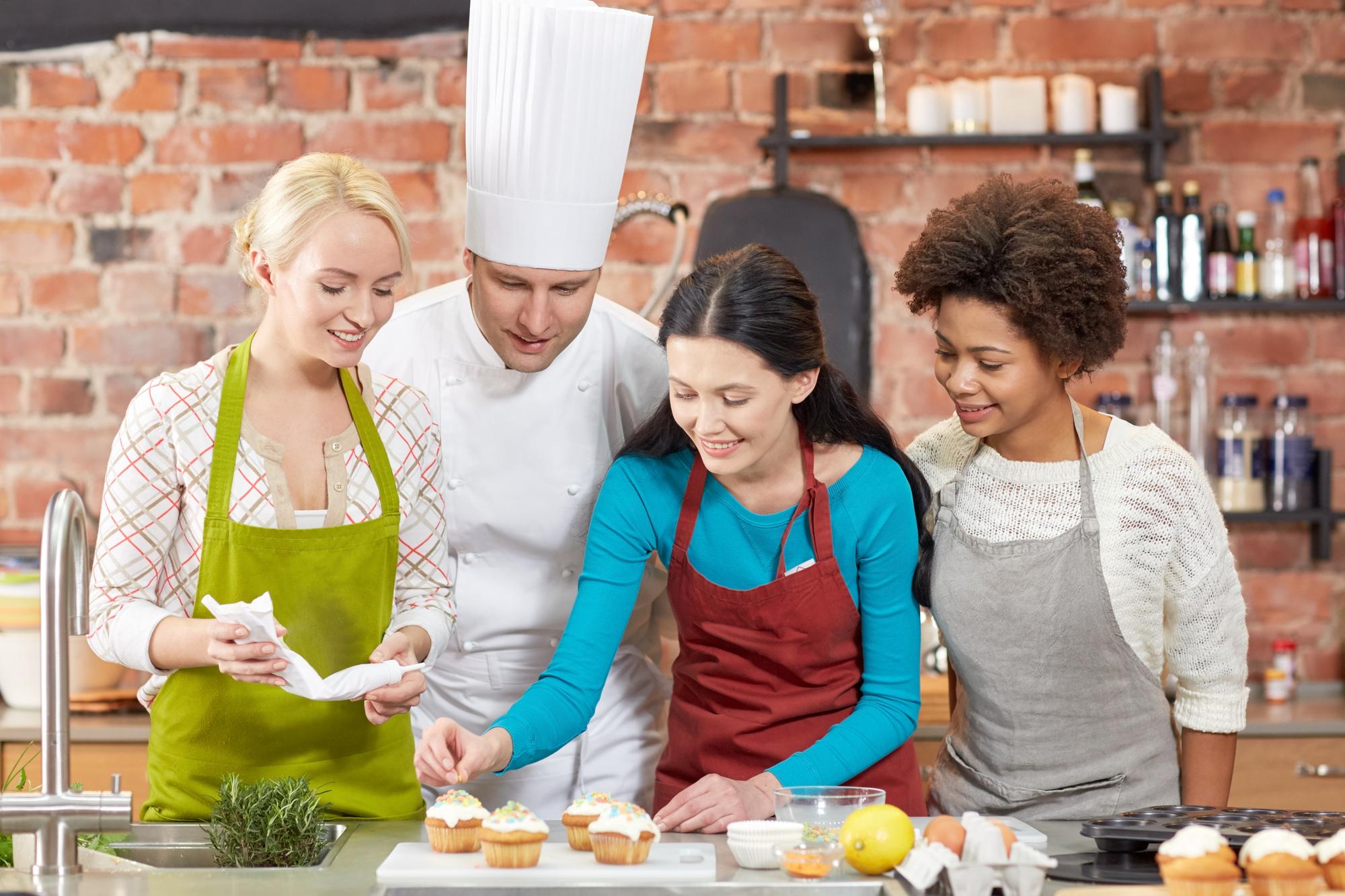 Small cooking workshop with participants